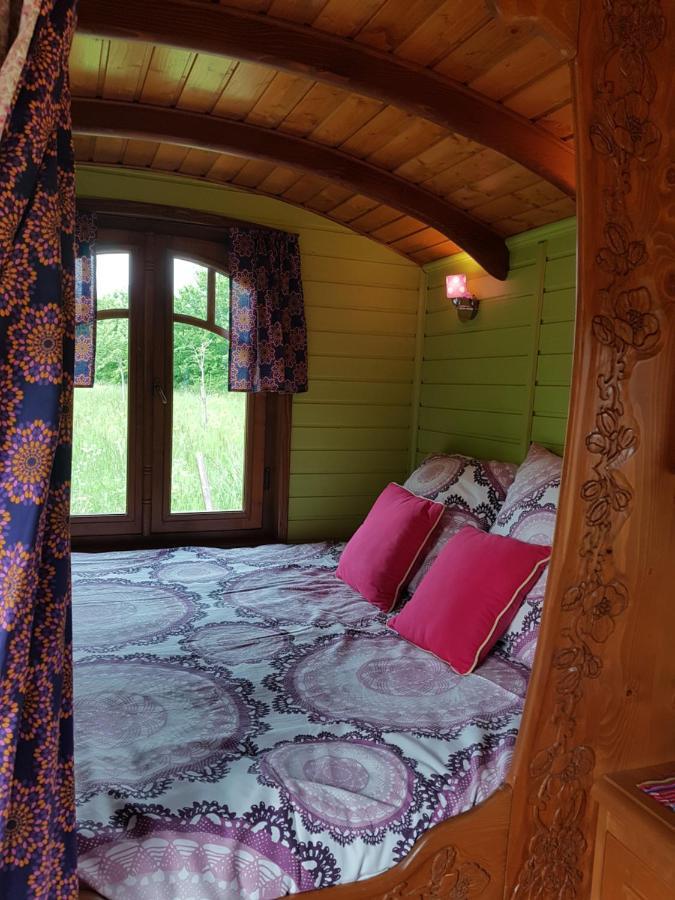 La Roulotte De Pommette Et Billy Bed and Breakfast La Hoguette Buitenkant foto