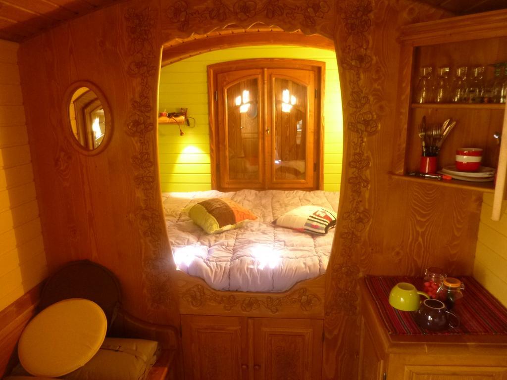 La Roulotte De Pommette Et Billy Bed and Breakfast La Hoguette Kamer foto