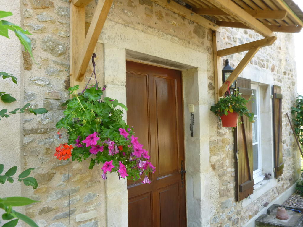La Roulotte De Pommette Et Billy Bed and Breakfast La Hoguette Buitenkant foto